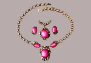 
Antique Jewelry Auction