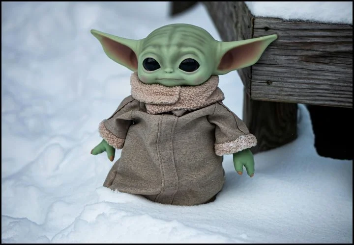 Star Wars Galactic Snackin’ Grogu Toy